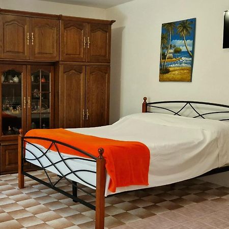 Apartments Bilic Вис Екстериор снимка