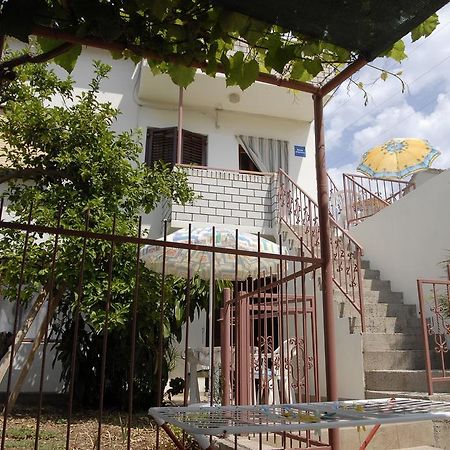 Apartments Bilic Вис Екстериор снимка