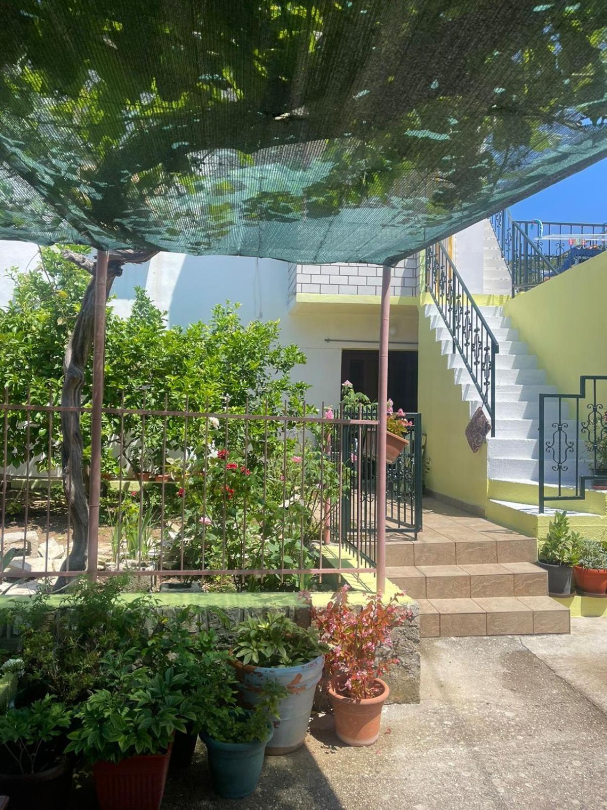 Apartments Bilic Вис Екстериор снимка