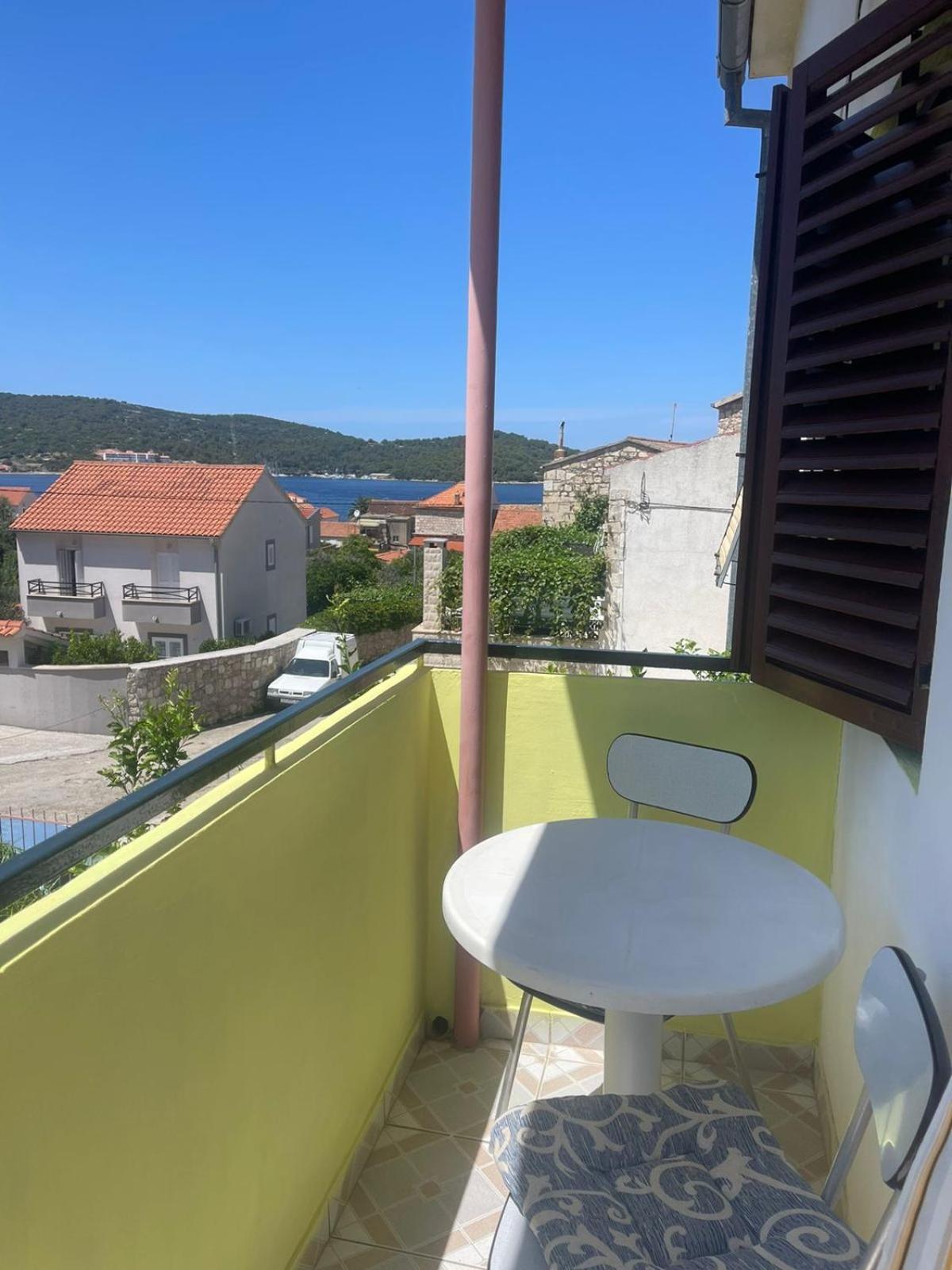 Apartments Bilic Вис Екстериор снимка