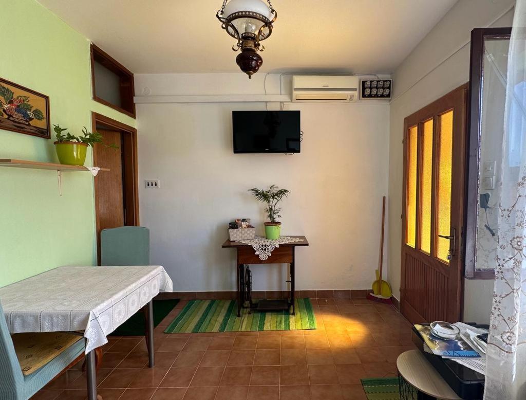 Apartments Bilic Вис Екстериор снимка