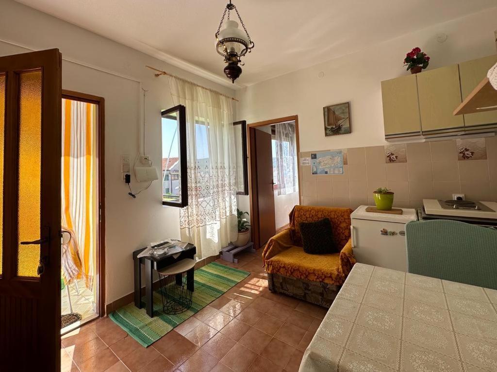 Apartments Bilic Вис Екстериор снимка