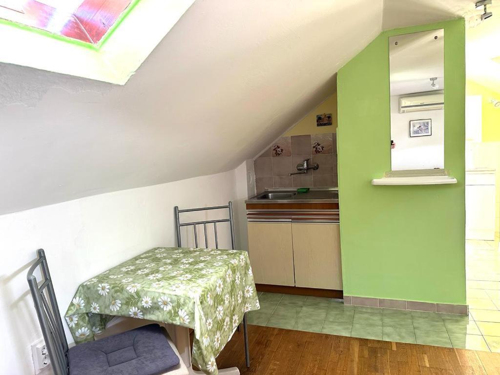 Apartments Bilic Вис Екстериор снимка