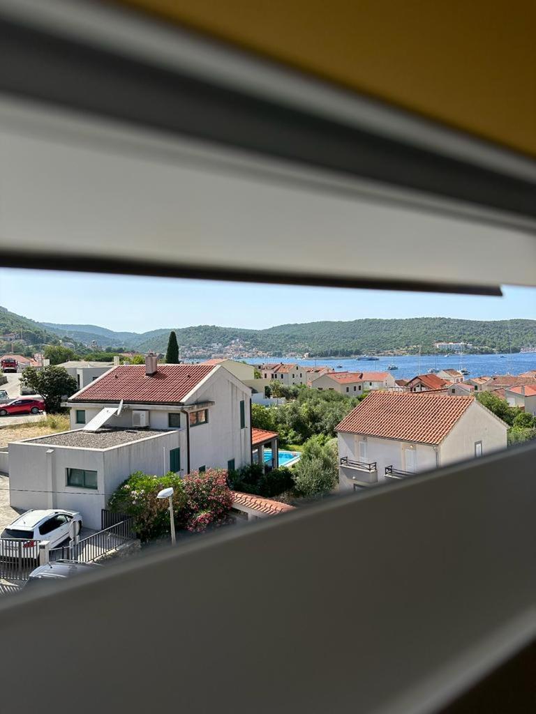 Apartments Bilic Вис Екстериор снимка
