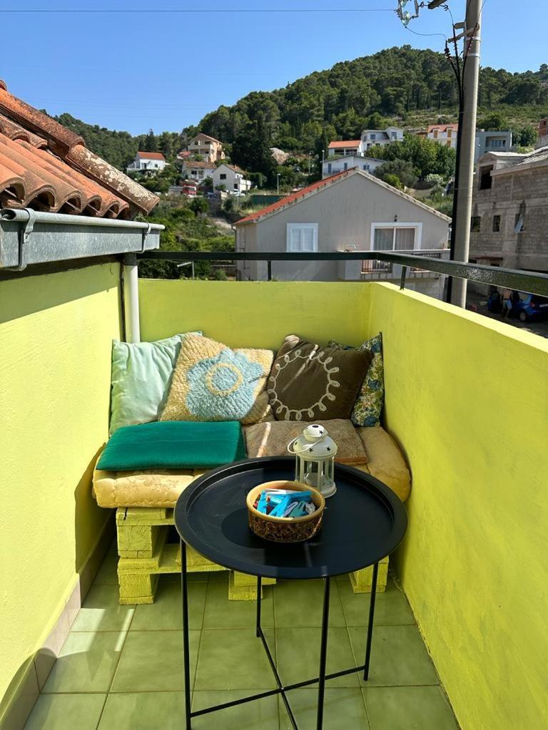 Apartments Bilic Вис Екстериор снимка