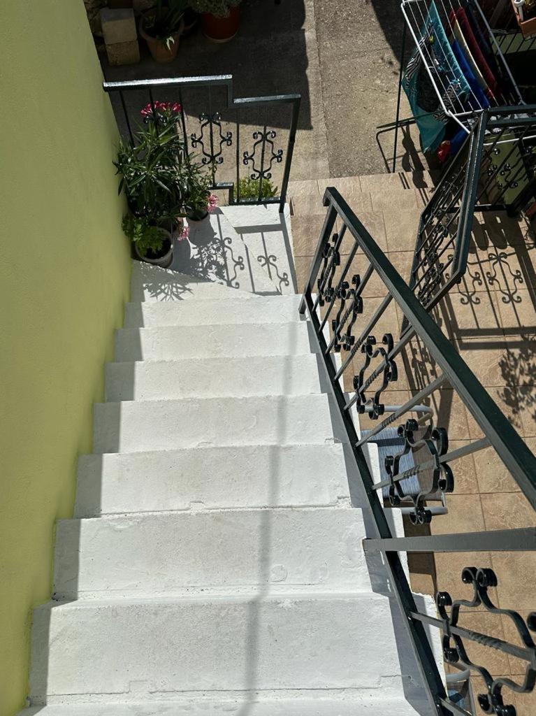 Apartments Bilic Вис Екстериор снимка