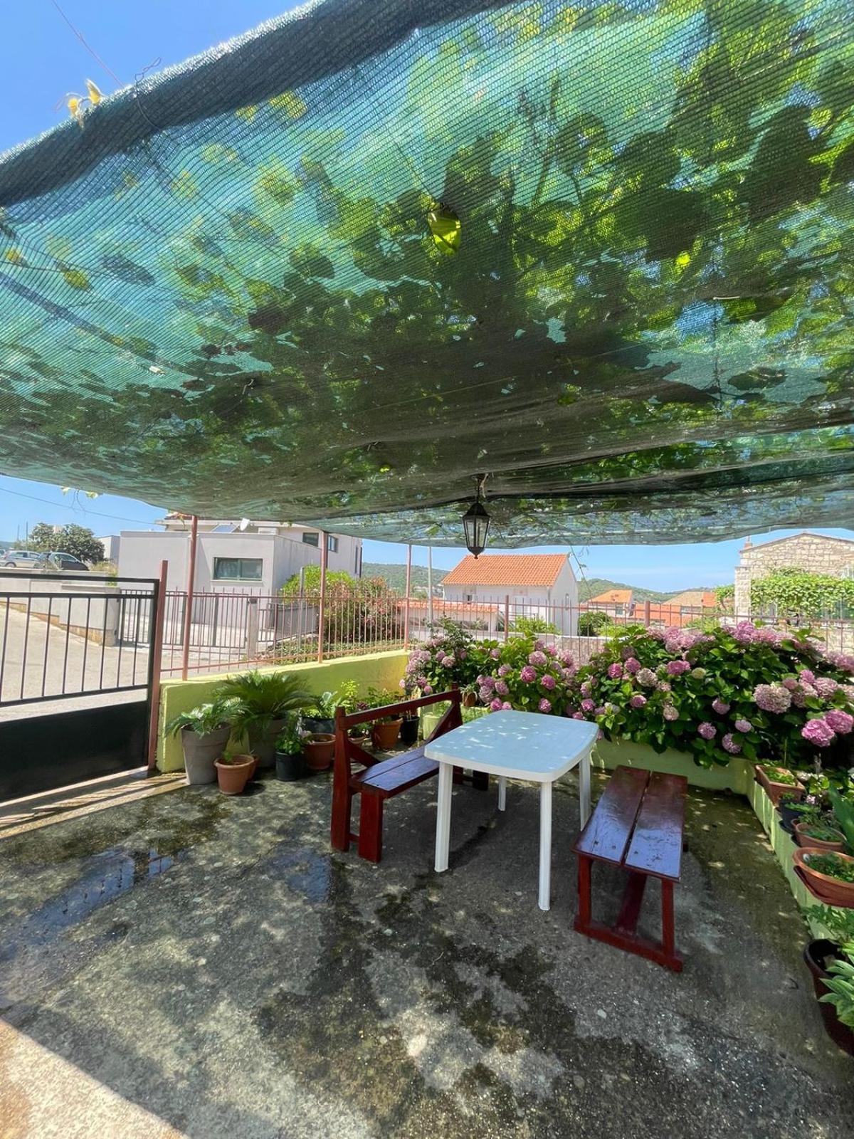 Apartments Bilic Вис Екстериор снимка