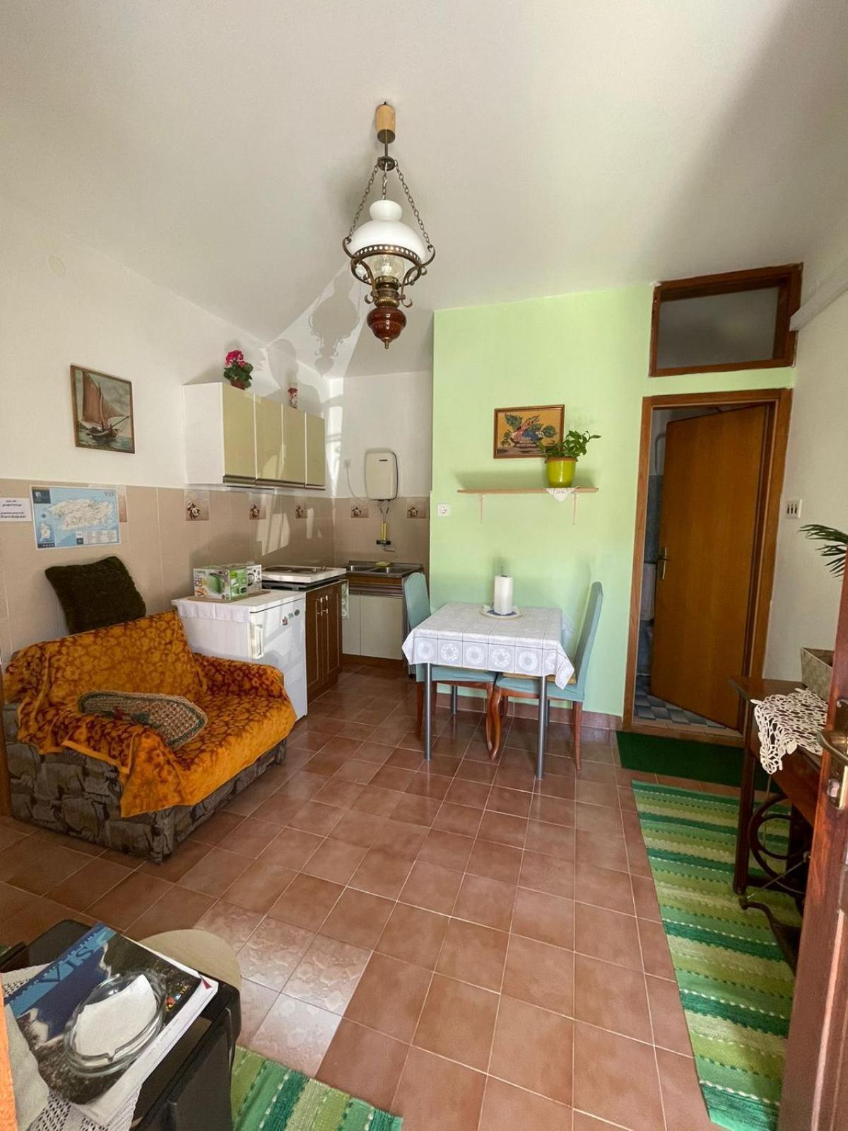 Apartments Bilic Вис Екстериор снимка