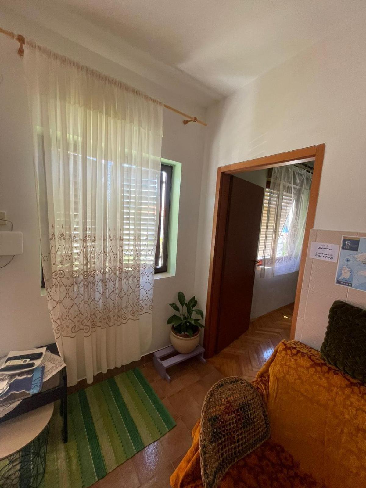 Apartments Bilic Вис Екстериор снимка
