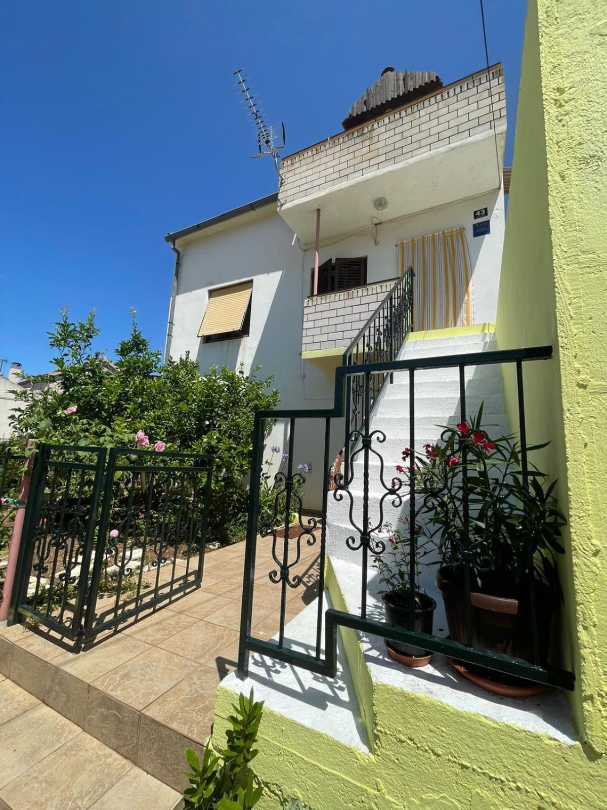 Apartments Bilic Вис Екстериор снимка
