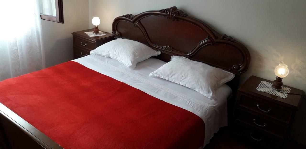 Apartments Bilic Вис Екстериор снимка