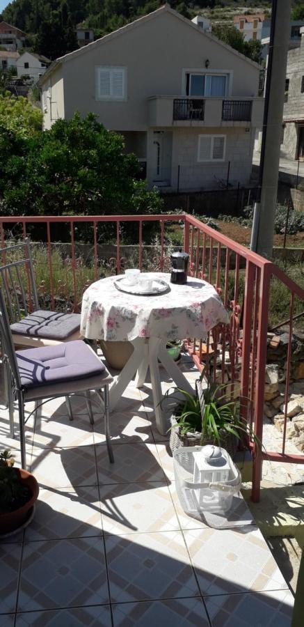 Apartments Bilic Вис Екстериор снимка